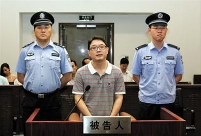 李旭利妻子 李旭利案庭审现场：辩护律师称其精神状态良好，否认逃匿指控
