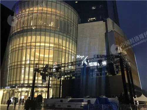 钱宝网旗下“钱旺上海艺术空间”曾在恒隆广场58楼租过场地 目前场地闲置（宋杰 | 摄）